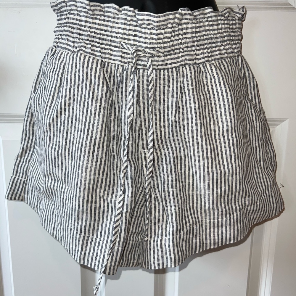 a new day High Waist Gray and White Shorts